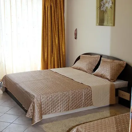 Vlasta Family Hotel 2*